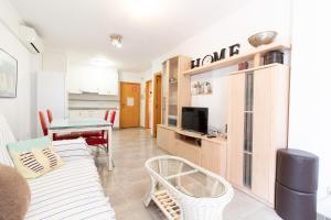 Televízia a/alebo spoločenská miestnosť v ubytovaní Global Properties, Apartamento 2 dormitorios en Canet d'en Berenguer