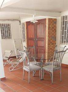 Φωτογραφία από το άλμπουμ του Grande maison déco vintage près de belles plages σε Sainte-Anne