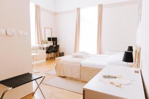 Ένα ή περισσότερα κρεβάτια σε δωμάτιο στο Hotel Kurija Janković