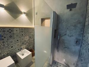 A bathroom at Via Marina