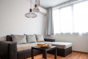 A seating area at Sunny 1BDR Apartment near Center