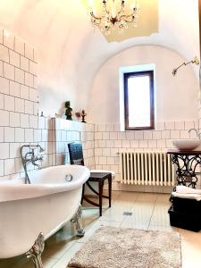 Ένα μπάνιο στο Boutique Apartments Felicino údolí