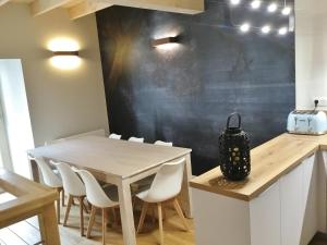 Fotografie z fotogalerie ubytování L'HIVERNET, grand Triplex neuf au cœur d'Embrun accès facile v destinaci Embrun