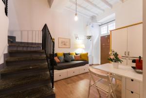 Χώρος καθιστικού στο Piacentino Homes Campo de Fiori apartment