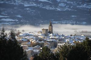 L'HIVERNET, grand Triplex neuf au cœur d'Embrun accès facile v zimě