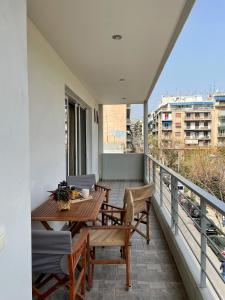 Balkón alebo terasa v ubytovaní Ageliki's Athens Apartment + 30 fotografií
