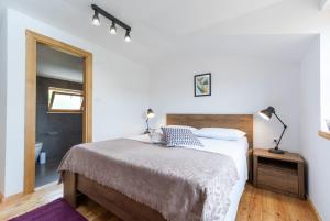 Postel nebo postele na pokoji v ubytování Komun Apartments