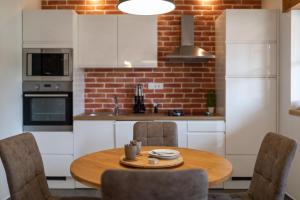 Kuchyň nebo kuchyňský kout v ubytování Komun Apartments