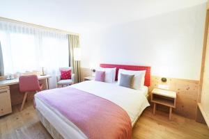Rúm í herbergi á Gstaaderhof - Active & Relax Hotel