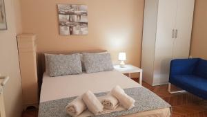A seating area at Coral Athens Centrer - 3,5 BD , 2 BATH