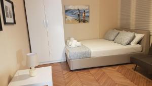 A bed or beds in a room at Coral Athens Centrer - 3,5 BD , 2 BATH