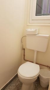 A bathroom at Coral Athens Centrer - 3,5 BD , 2 BATH