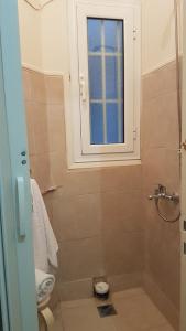 A bathroom at Coral Athens Centrer - 3,5 BD , 2 BATH