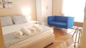 A seating area at Coral Athens Centrer - 3,5 BD , 2 BATH