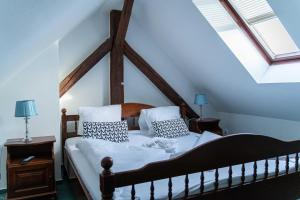 Tempat tidur dalam kamar di Hotel Praha