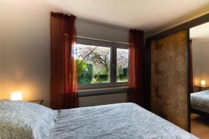 Un pat sau paturi într-o cameră la FeWo Oasis