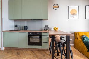 Kuchnia lub aneks kuchenny w obiekcie Apartamenty "Bastion Wałowa'' Q4Apartments