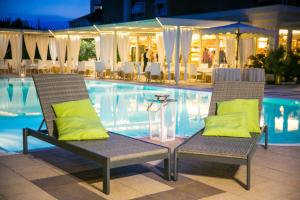 Bazén v ubytování Hotel Ares nebo v jeho okolí