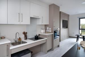 Cucina o angolo cottura di Yugo Explore - Melbourn Point