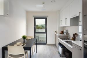 Cucina o angolo cottura di Yugo Explore - Melbourn Point