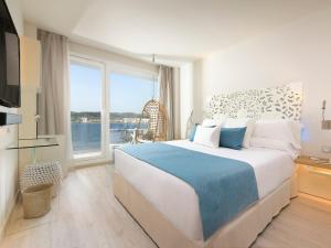 Llit o llits en una habitació de Amàre Beach Hotel Ibiza - Adults Recommended