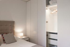 Ένα ή περισσότερα κρεβάτια σε δωμάτιο στο Aljube Residences III - Apart novo no centro de PDL
