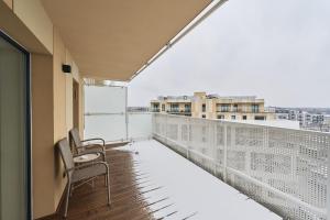Balkón alebo terasa v ubytovaní Apartment Krakowska 39 with AC & PARKING & LOGGIA Wrocław by Noclegi Renters