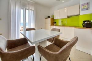A cozinha ou cozinha compacta de Apartments Nina