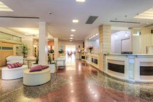 A seating area at Hotel Boemia