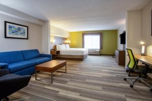 Foto dalla galleria di Holiday Inn Express Hotel & Suites Fort Wayne, an IHG Hotel a Fort Wayne