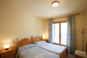 Postel nebo postele na pokoji v ubytování Apartaments Castellar de n'Hug