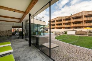 Svalir eða verönd á Alpine Nature Hotel Stoll