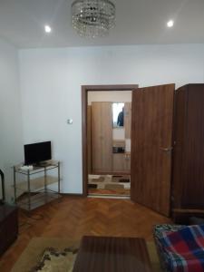 Μια τηλεόραση ή/και κέντρο ψυχαγωγίας στο 27 юли 3 бюджет +27 φωτογραφίες