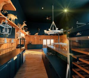 a large kitchen with blue cabinets and wooden walls at Auberge au Poste de Traite in Sainte-Famille