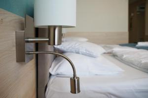 Posteľ alebo postele v izbe v ubytovaní Apartamenty Nad Parsętą Szpitalna 7