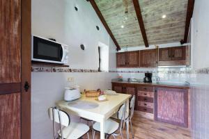 Kjøkken eller kjøkkenkrok på Traditional Canary Cottage in Masca