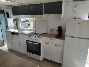 Cucina o angolo cottura di Gite "home" - piscine