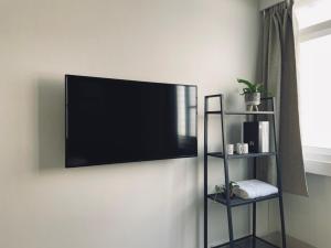 TV in/ali zabaviščno središče v nastanitvi 暮川旅宿 走路可達小港機場附停車位