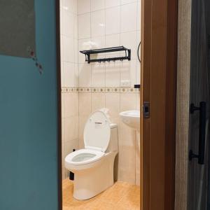 a bathroom with a toilet and a sink at 暮川旅宿 走路可達小港機場附兩個停車位 in Kaohsiung