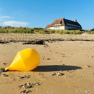 Gallery image of Hôtel Club de la Plage in Merville-Franceville-Plage +25 photos