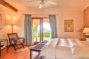 Ένα ή περισσότερα κρεβάτια σε δωμάτιο στο Apricot Gardens Guesthouse +37 φωτογραφίες