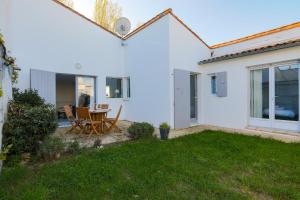 Κήπος έξω από το Maison de famille cosy aux Portes en Ré