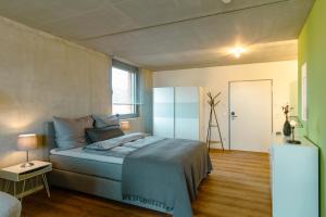 a bedroom with a bed and a window at Gohlke L.O.F.T. Apartments in Schorndorf