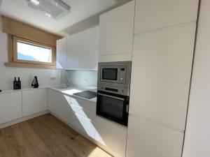 A kitchen or kitchenette at 021 Attico Quadrilocale, Pinzolo Még 13 kép