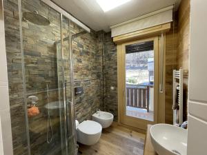 A bathroom at 021 Attico Quadrilocale, Pinzolo