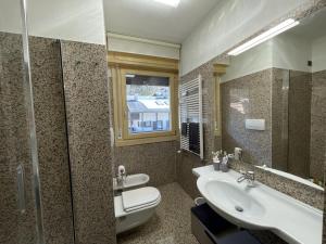 A bathroom at 021 Attico Quadrilocale, Pinzolo