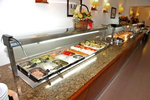 Comida na casa de hóspedes ou em algum lugar perto