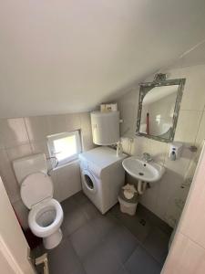 Apartments Kuc tesisinde bir banyo