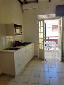 a kitchen with a sink and a counter top at Studio élégant à Baie Mahault de 19 m² avec balcon et parking in Baie-Mahault