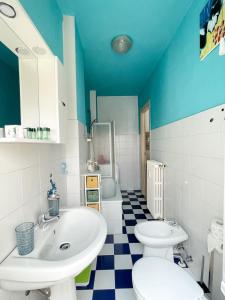 a bathroom with a white sink and a toilet at MYHOUSE INN PRONDA - Affitti Brevi Italia in Turin